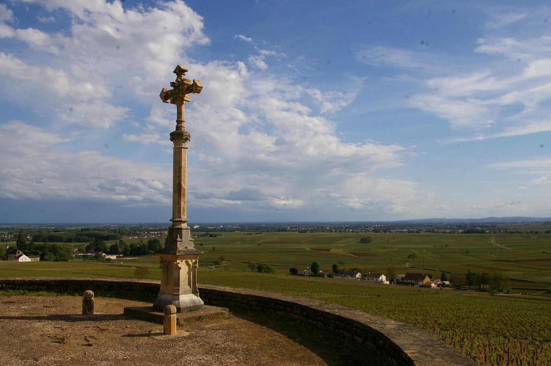 Croix du Charlemagne sur le coteau de Corton